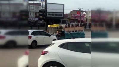 kadina siddet -  Kadına şiddet her yerde... Motosiklet üzerinde kadını darp etti, o anlar kameraya yansıdı Videosu