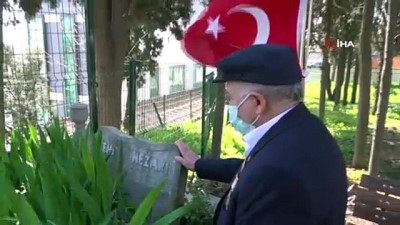 mezar tasi -  Kıbrıs Gazisi İsmail Amca, sık sık Tuzla’daki şehitlikleri ziyaret ederek dua ediyor Videosu