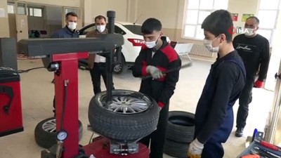 geri donusum -  Öğrenciler okulda hem meslek öğreniyor, hem de ekonomik kazanç sağlıyor Videosu