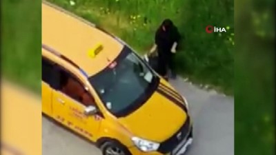 sosyal medya -  Taksici yol ortasında kadına dehşeti yaşattı: Taksi ile yanından ayrılmadı, üzerine sürdü Videosu
