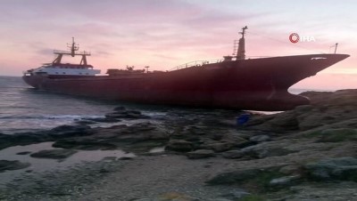  Bozcaada'da bir gemi karaya oturdu
