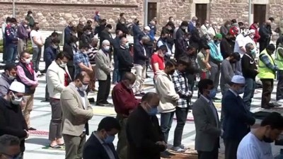 11 ayin sultani -  Konya'da Ramazan ayının ilk Cuma namazı tedbirlerle kılındı Videosu