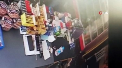 tekel bayisi -  Oğlunun çalışanlarına kabus olan baba işçinin kafasında alkol şişesi kırdı Videosu