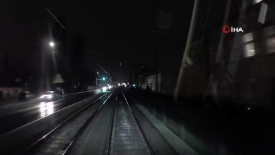 sarkici -  - Polonya’da genç kadın tramvayın altında kalmaktan son anda kurtuldu Videosu