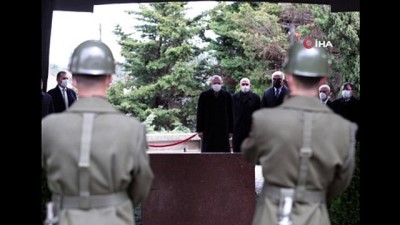  8. Cumhurbaşkanı Turgut Özal, vefatının yıl dönümünde kabri başında anılıyor