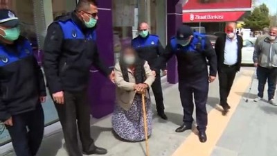 en yasli kadin -  Isparta’da dilenen yaşlı kadın zabıtadan da para istedi Videosu