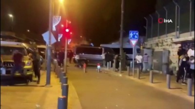 teravih namazi -  - İsrail güçlerinden Mescid-i Aksa'da ibadet edenlere 4 gece üst üste saldırı Videosu