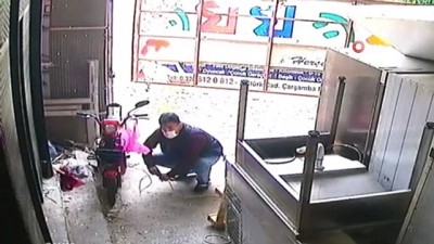 elektrikli bisiklet -  Sahibinin gözü ününde güpegündüz elektrikli bisiklet hırsızlığı kamerada Videosu
