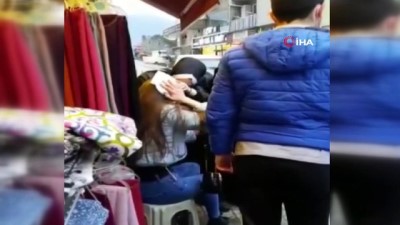 isci servisi -  Genç kız, tanımadığı kişi tarafından sokak ortasında 'Muşta' ile darp edildi Videosu