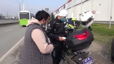 trafik denetimi -  Sürücüler ceza yememek için cam filmlerini söktü Videosu