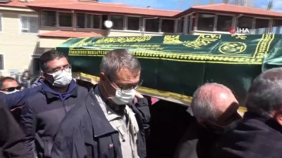 kalp krizi -  - İSAV Başkanı Prof.Dr. Özek, toprağa verildi Videosu