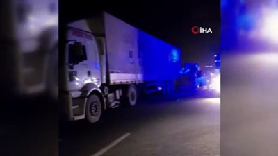 ipekyolu -  Mardin’de hafif ticari araç tıra arkadan çarptı: 6 yaralı Videosu