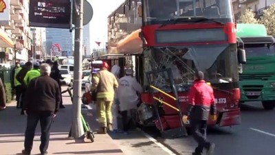 baros -  Beşiktaş'ta çift katlı otobüs bariyerlere çarptı: 1 yolcu hayatını kaybetti Videosu