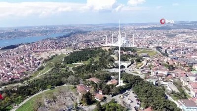  Çamlıca Tepesi’ne Türkiye’nin en uzun bayrak direği dikildi