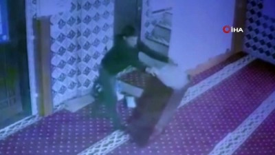 para kasasi -  Hırsız, camideki yardım parasını kasayı takla attırarak çaldı...O anlar kamerada Videosu