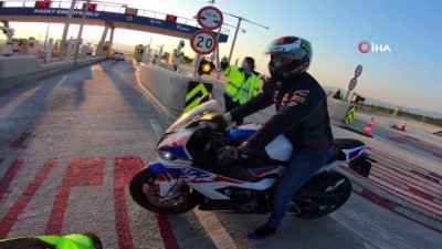 hiz siniri -  Motosikletli grup otoyol gişelerinden kaçak geçti; ortalığı birbirine kattı Videosu