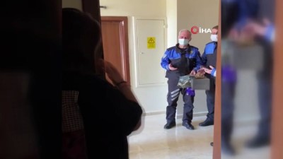  Niğde polisinden karantinadaki genç kıza doğum günü sürprizi