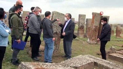 mezar taslari -  Ahlat’ta “Tarihin Görgü Tanıkları Ayağa Kalkıyor” projesi Videosu