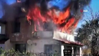 kamera kaydi -  Ayvalık’ta ev yangınındaki sıcak anlar kameralara böyle yansıdı Videosu