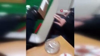 kahvehane -  Polise yakalanmamak için kurdukları 'kamera' yöntemi cezadan kurtarmadı Videosu