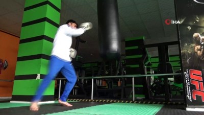 dunya sampiyonasi - Vanlı sporcuların kick boks başarısı Videosu