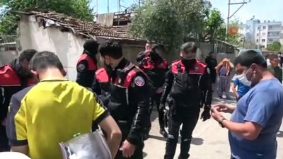 ziynet esyasi -  Çaldığı 30 bin TL ve altın dolu poşetle koşarken devriye gezen polis ekibinin önüne düştü Videosu