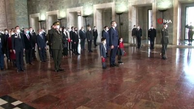 17 milyon ogrenci -  Milli Eğitim Bakanı Ziya Selçuk, Anıtkabir'i ziyaret etti Videosu