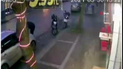  Saniyeler içerisinde paket servis motosikletini çalan hırsız güvenlik kameralarına yakalandı
