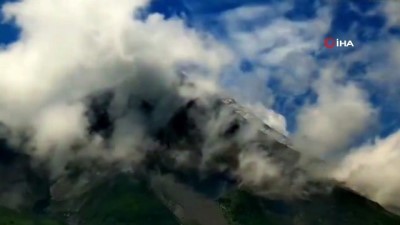 gokyuzu -  - Endonezya’daki Merapi Yanardağı harekete geçti Videosu