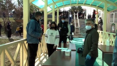 fakulte -  Sivas’ta MSÜ sınavı heyecanı, kimliğini düşüren adayın imdadına polis yetişti Videosu