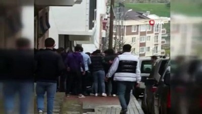  Arnavutköy’de çocukların kavgasına aileleri de karıştı, ortalık savaş alanına döndü