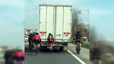 tehlikeli yolculuk -  Bisikletlilerin tehlikeli yolculuğu kameralara yansıdı Videosu