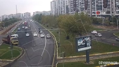 dikkatsiz surucu -  Diyarbakır ve Batman’daki trafik kazaları kameralara yansıdı Videosu