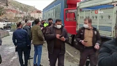 hastane -  Freni boşalan tır kontrolden çıkıp yol kenarındaki kamyona çarptı Videosu