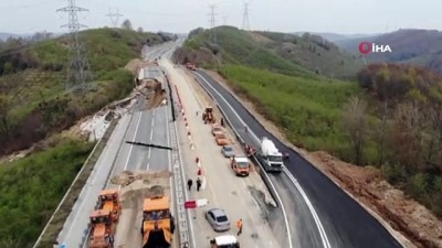 saganak yagis -  Heyelan sonrası Akçakoca yolu trafiğe açıldı Videosu