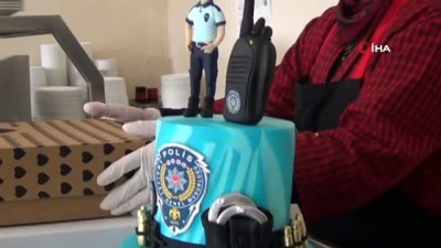  Afyonkarahisar'da polislere pasta sürprizi