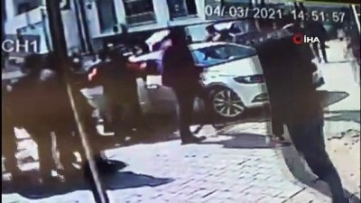 dedektif -  Baygınlık geçiren kadın yere yığıldı... Esenyurt aileler arasında yaşanan silahlı kavga kamerada Videosu