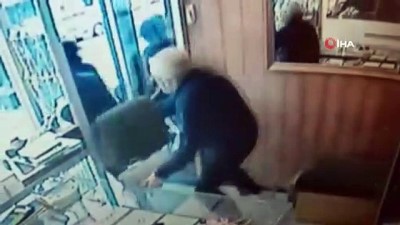 sahte kimlik -  Kuyumcunun sandalyeyle kovaladığı silahlı soyguncular yakalandı Videosu
