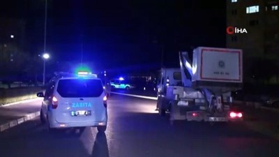 siddetli ruzgar -  MEDAŞ’a ait aydınlatma direği sokağa devrildi Videosu