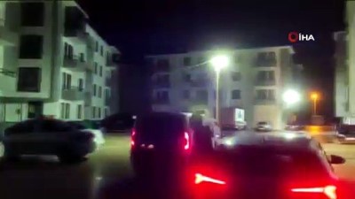 kadin polis -  Sevgilisiyle tartışarak kaçmaya çalışan kadını 1 km uzakta buldular Videosu