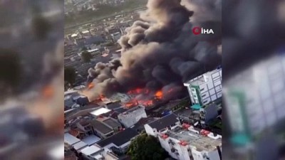  - Endonezya’da hayvan pazarında yangın çıktı