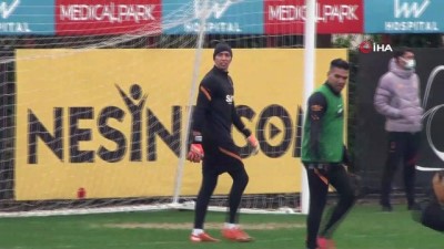 karantina - Galatasaray yağmur altında çalıştı Videosu