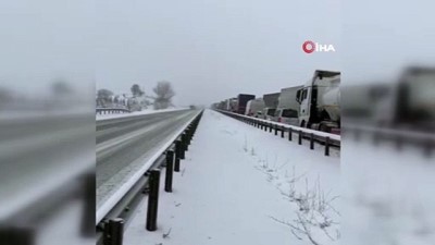 tonaj -  Karabük'te kar yağışı ve buzlanmadan dolayı trafik durdu Videosu