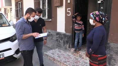 Adana'da kirasını ödeyemediği için sokakta kalan aileye yardım eli uzatıldı