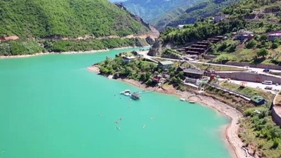 baraj golu - ARTVİN - 'Gençlik Haftası' Borçka Barajı gölünde kano gösterisiyle kutlandı Videosu