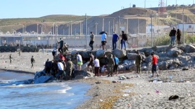 kayali - CEUTA - İspanya, Fas'tan gelen 6 bin düzensiz göçmenden 2 bin 700'ünü geri gönderdi (2) Videosu