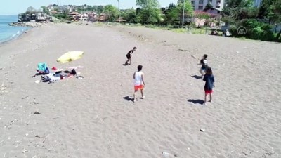DÜZCE - Akçakoca'da sıcak havayı fırsat bilenler denizin keyfini çıkardı