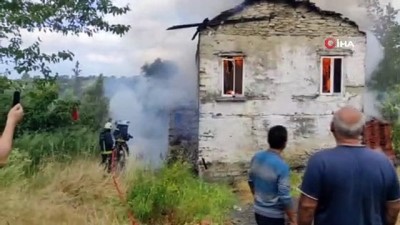 evde tek basina -  Evini yaktı, mahalleliye “siz söndürün” deyip gitti Videosu