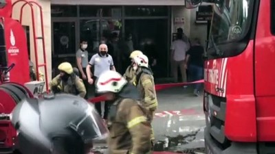 İSTANBUL - Tıp Fakültesi'ndeki bir binanın çatısında çıkan yangın söndürüldü
