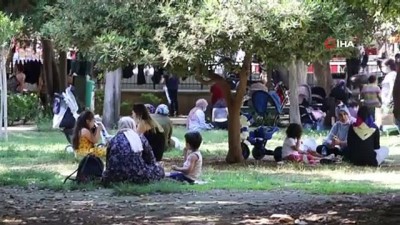 camii -  Lokantalar kapalı olunca cami bahçeleri açık hava lokantasına döndü Videosu